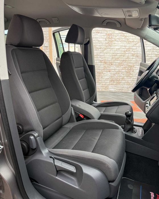 VW TOURAN 2,0 TDI . Clima, Scaune incalzite, Garantie 12 luni . Buy-Back
