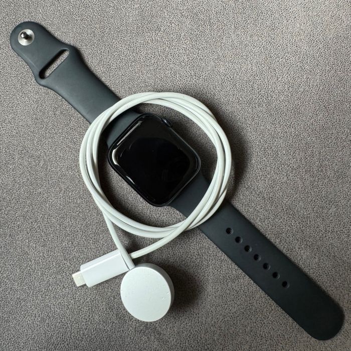 Apple Watch Series 7, 45 мм + оригинално магнитно зарядно