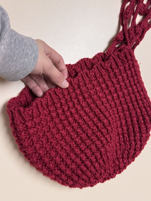 Вязаная шапочка женская