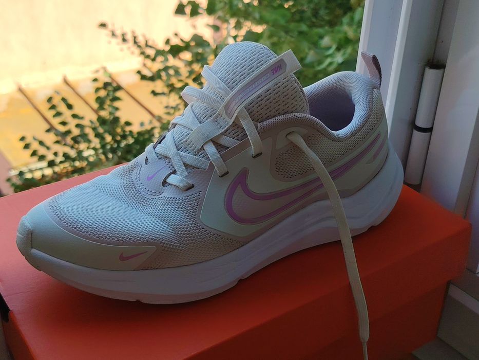 Маратонки Nike 38