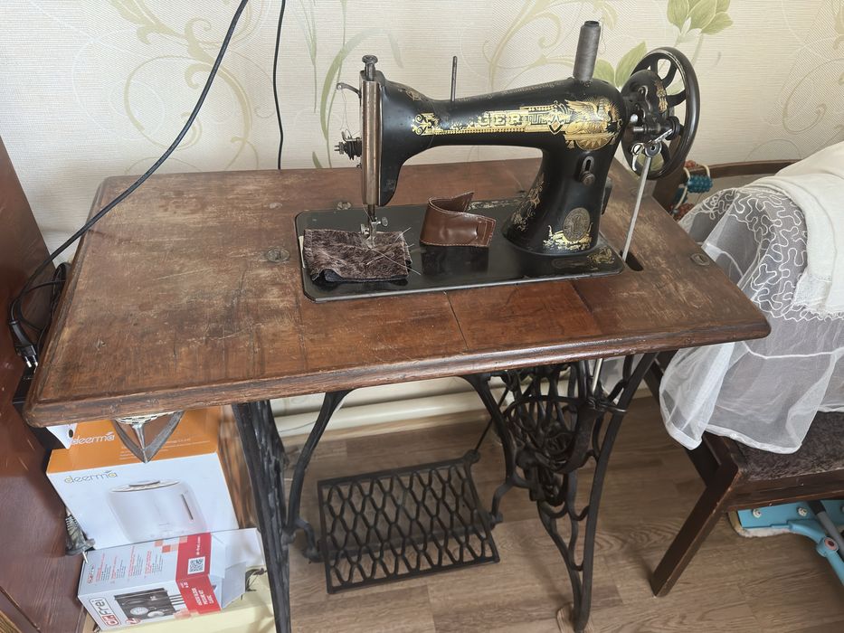 Продам машинку zinger