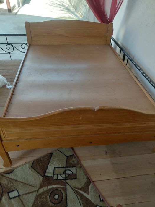Кровать деревянный
