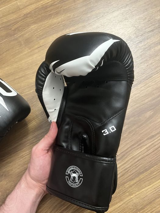 Manusi box Venum Challenger 3.0 12oz