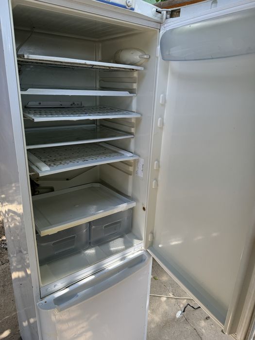 Холодильник Indesit