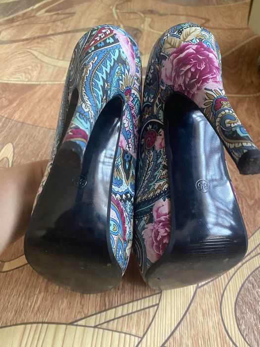 Продаються туфли