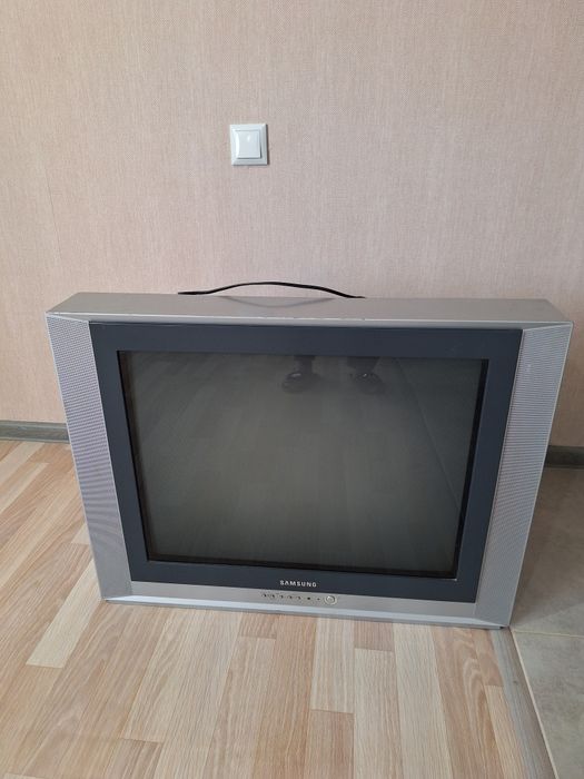 Телевизор, в рабочем состоянии