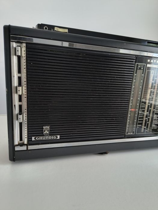 Винтидж радио Grundig Satellit 1000