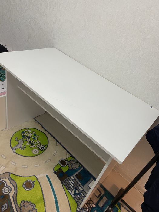 Белый парта , новый и прочный