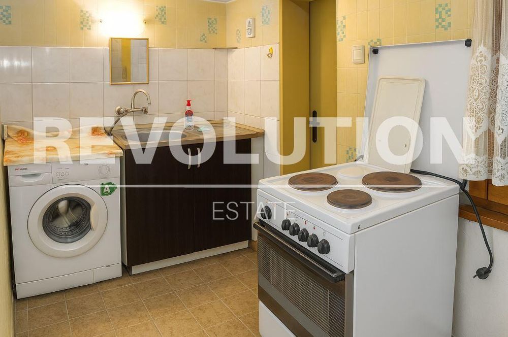 Дава се под наем Едностаен апартамент в Варна, Колхозен пазар - 30 кв.м за 250 € - Снимка #2