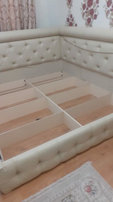 Продам кровать двуспальную.