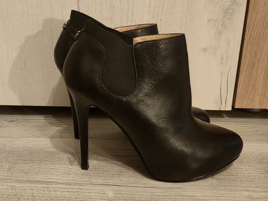 Ghete elegante din piele Guess