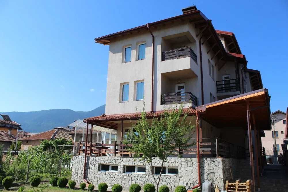 Продажба на работещ семеен хотел в гр. Банско