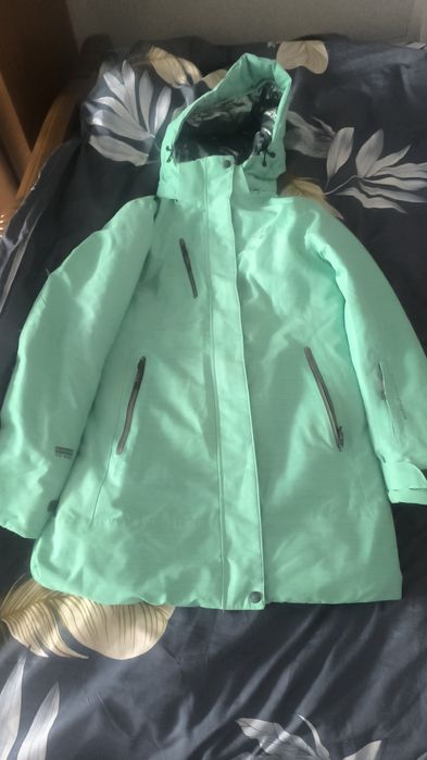 Зимняя куртка очень теплая в хорошем состоянии