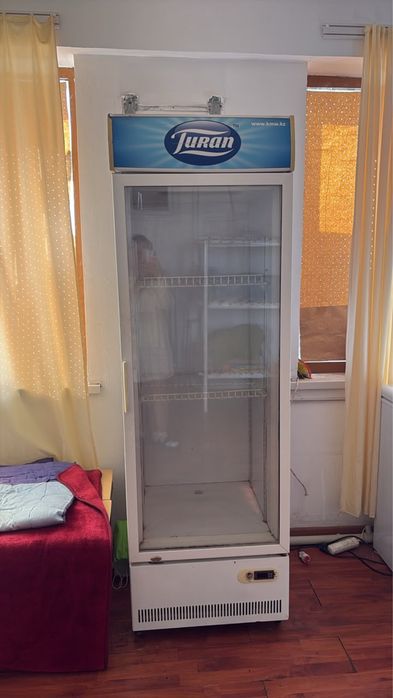 Продам витринный холодильник