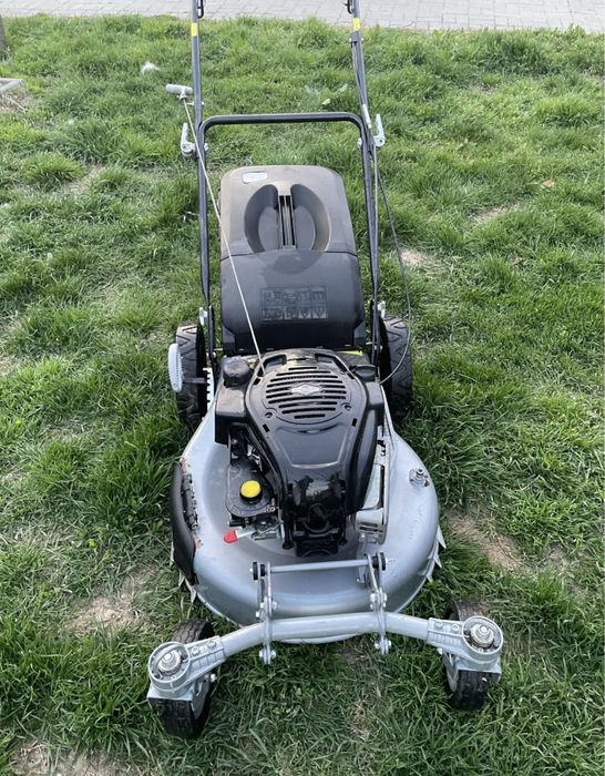 Masina de tuns Iarba Honda si Briggs Stratton