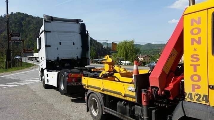 Tractări Auto camioane dube utilaje NON Stop Recuperator