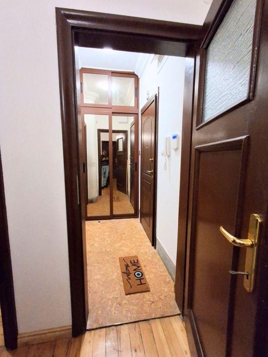 Четиристаен апартамент в центъра на София.