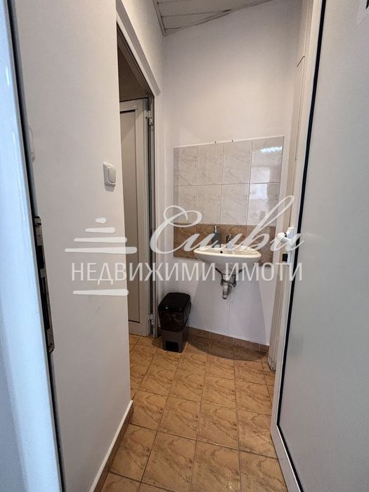 Дава се под наем Офис в Шумен, Център - 38 кв.м за 196.35 € - Снимка #2