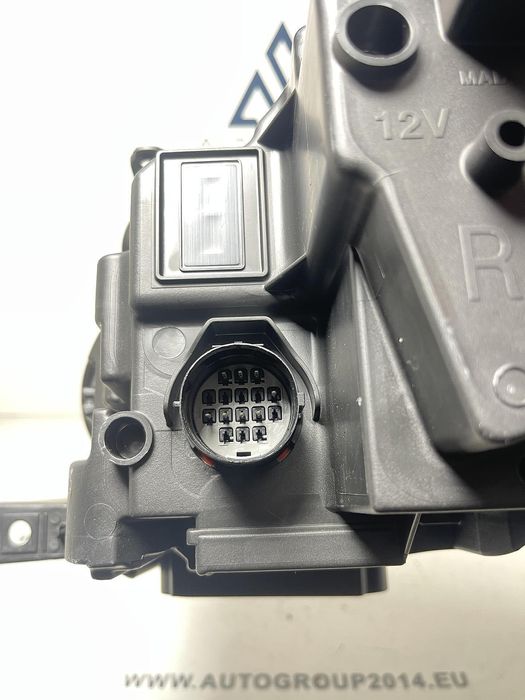 Десен фар за range rover l405 - lr096192