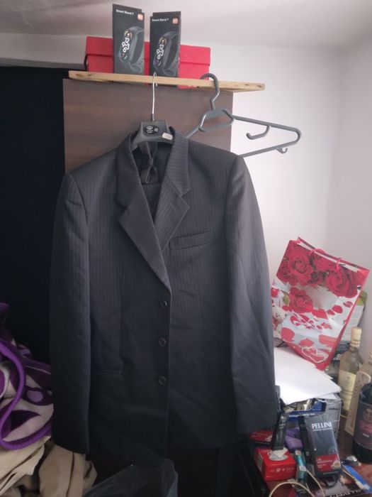 Costum nou mărimea 46 ieftin 150 de lei