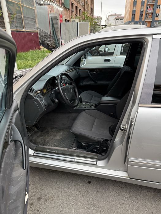 Mercedes-Benz E 220 1996 — 4