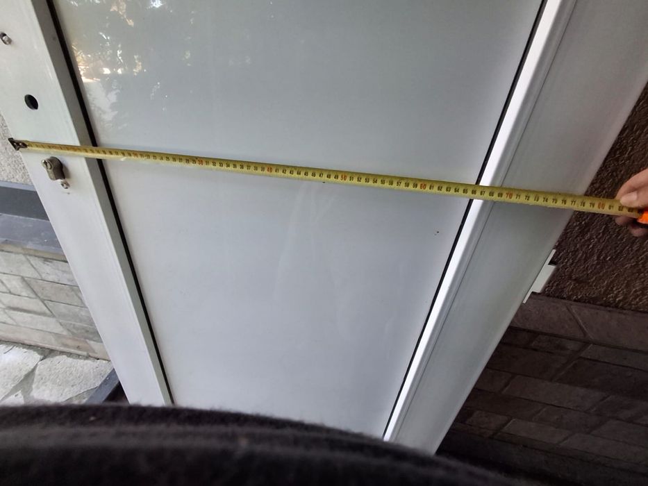 Usi de termopan aproape noi