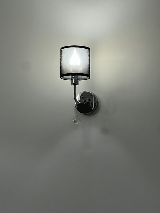 vand lustra cu 3 aplice , arata impecabil