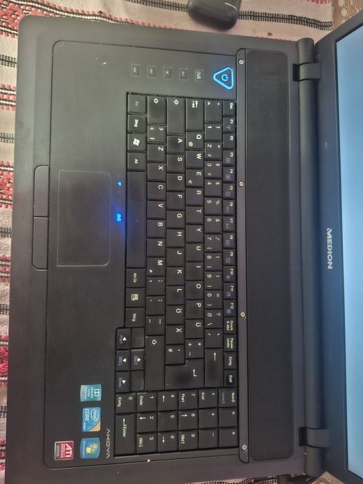 Vând laptop  in stare perfecta sau accept si schimburi