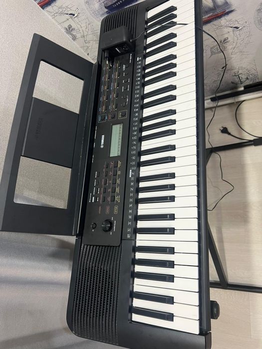 Продам синтезатор