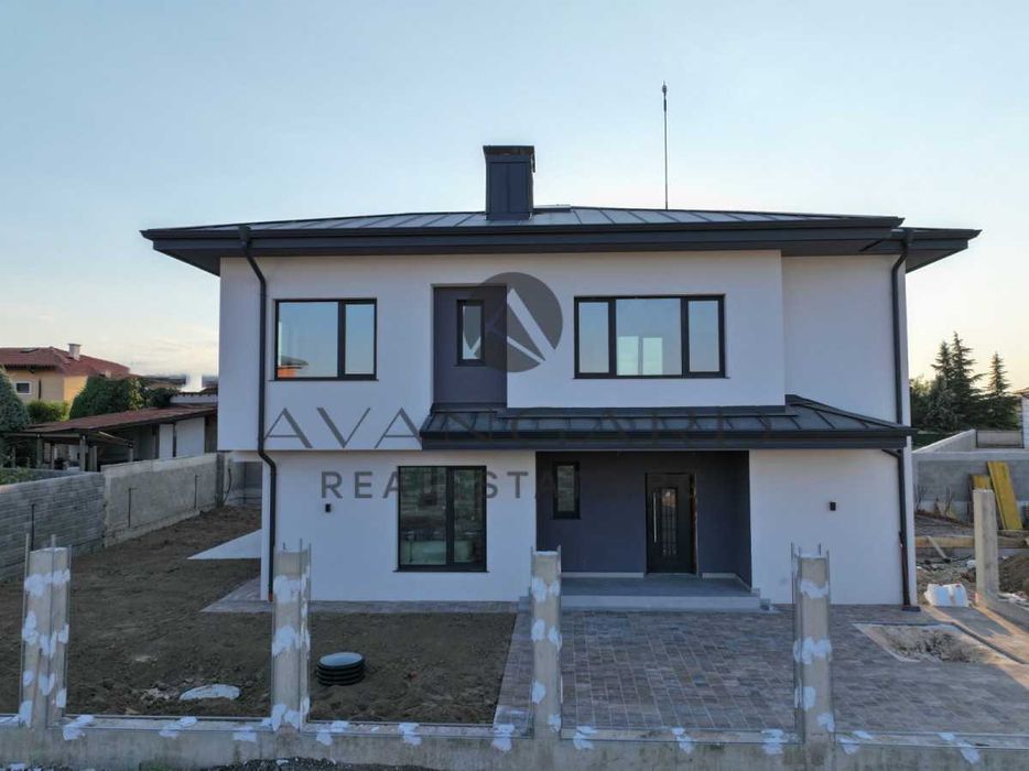 Продава се Къща в с. Радиново, Област Пловдив - 245 кв.м за 1245 €/кв.м - Снимка #1