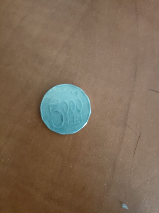 Vând moneda 5000 lei din 2002