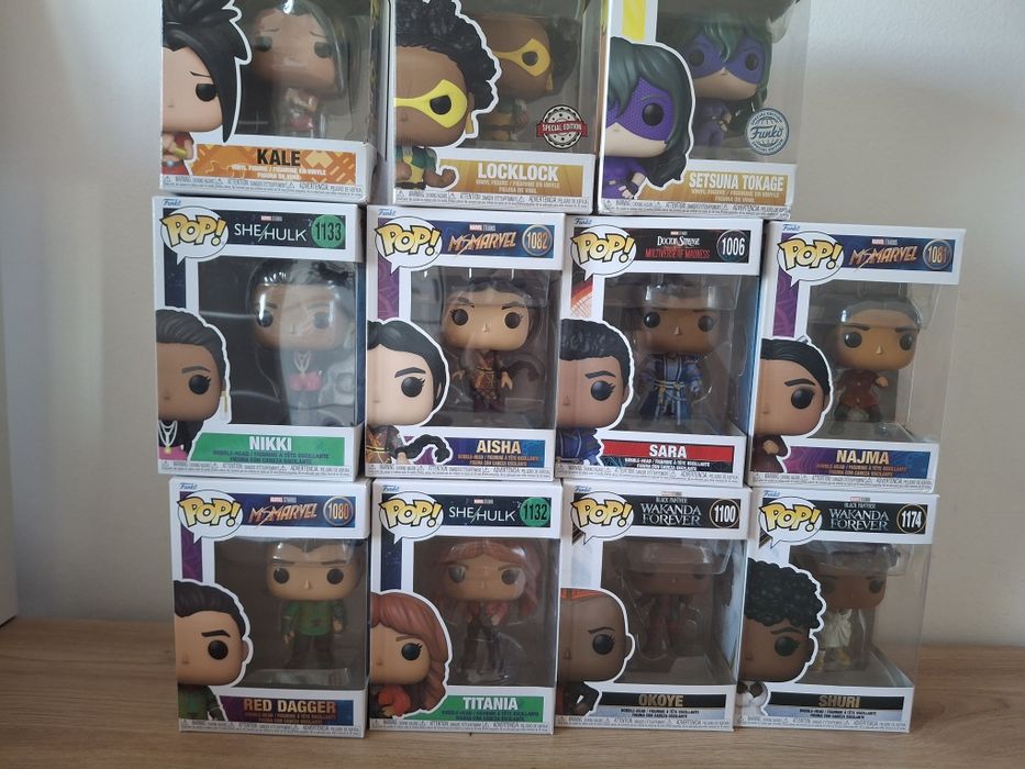 Vand lot cu 11 figurine Funko Pop