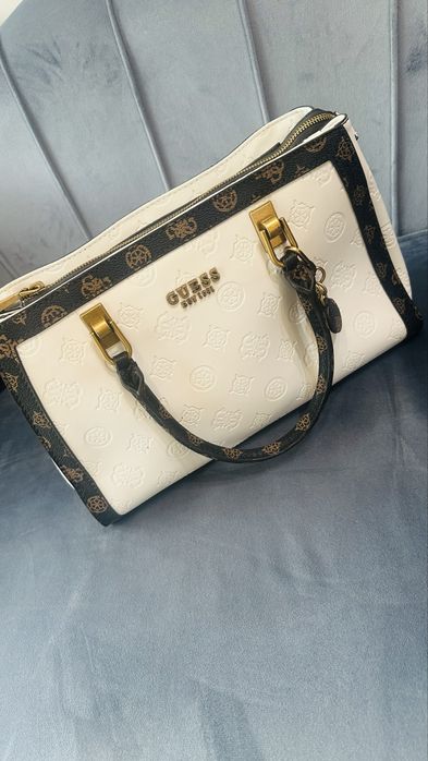 Дамска чанта Guess