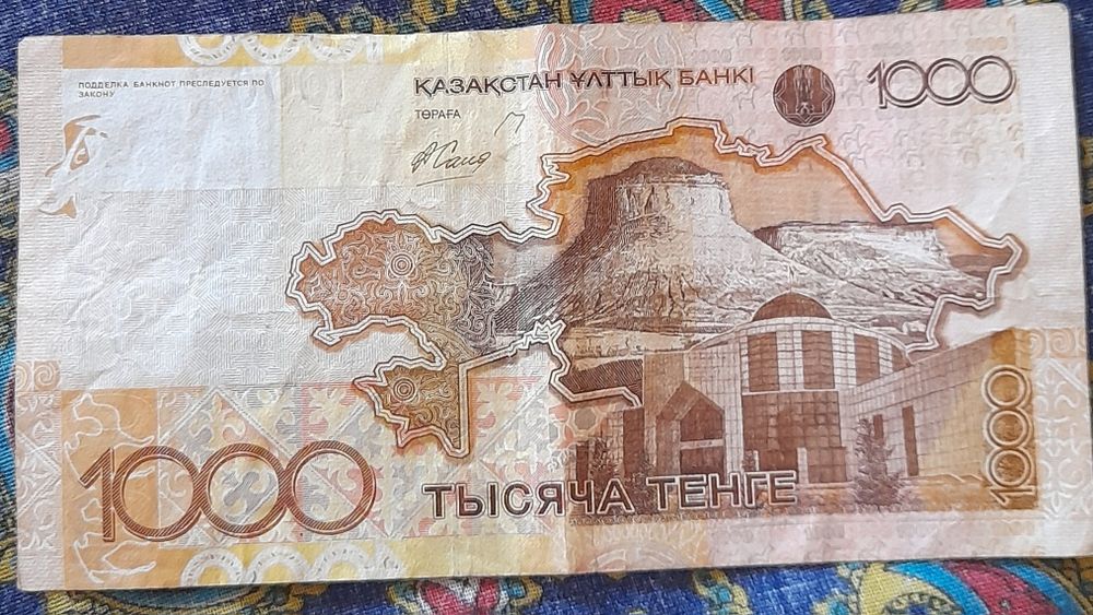 Продам Юбилейную кюпюру  1000 тг