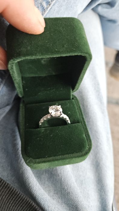 Inel, argint placat cu aur alb piatra moissanit 3.5 carate