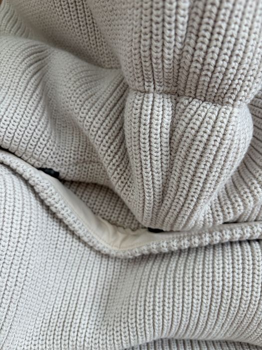 B*C елек с подвижна качулка