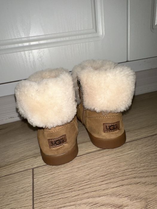 Ботуши и обувки за момиче