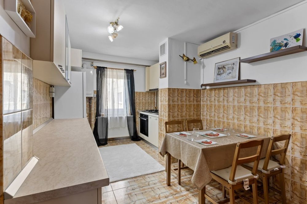 Vand apartament  3 camere 2 bai zona UTA