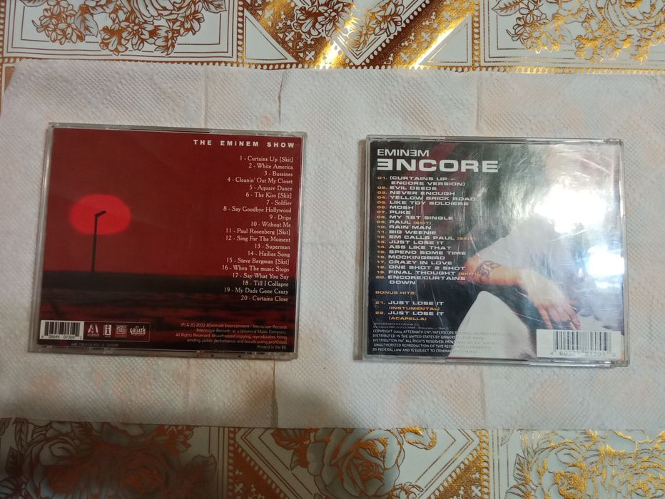 Продам два компакт диска EMINEM.