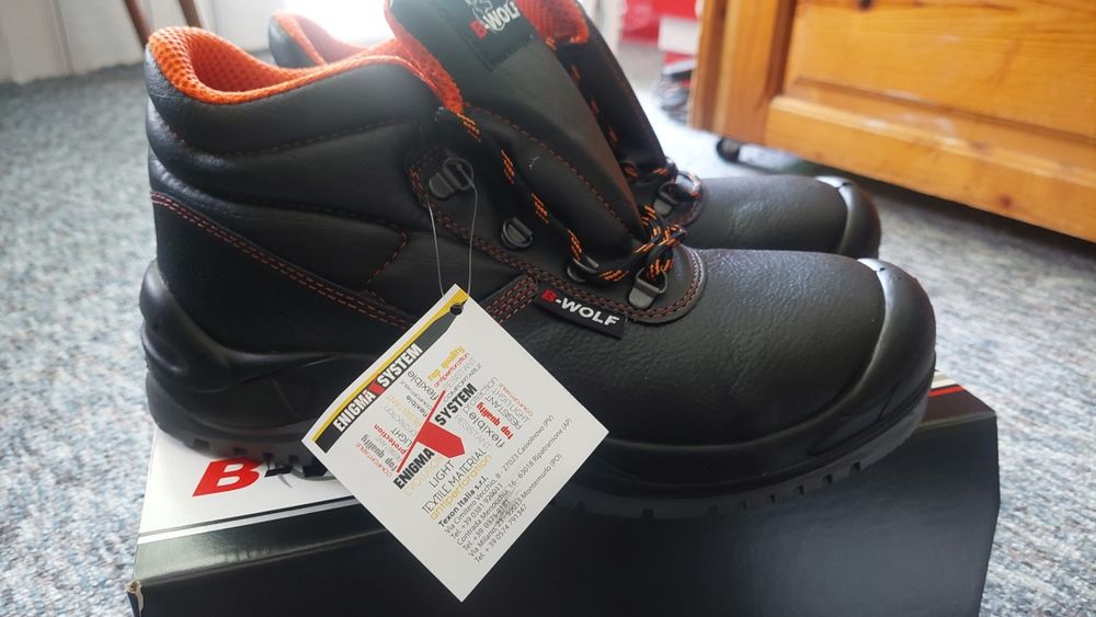 Работни обувки  ниски и високи!