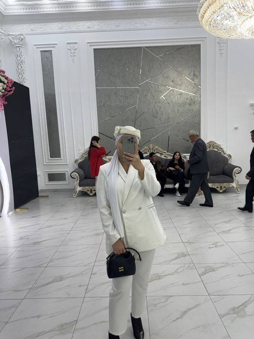 Двойка б/у, белый. 46-48 размер