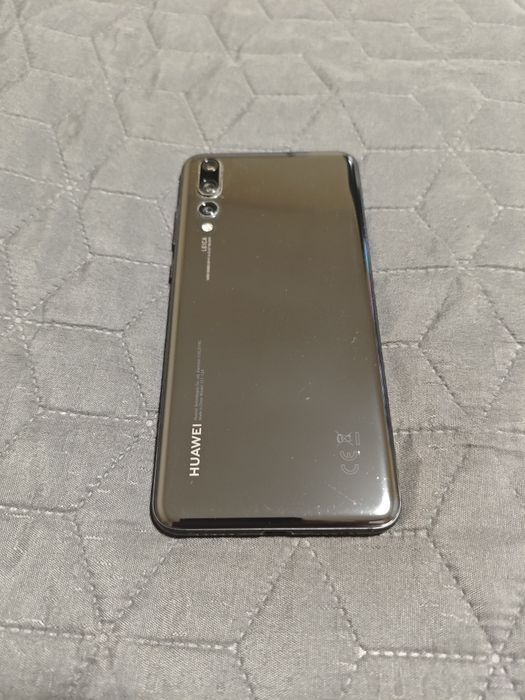 Продавам Huawei P20 PRO
