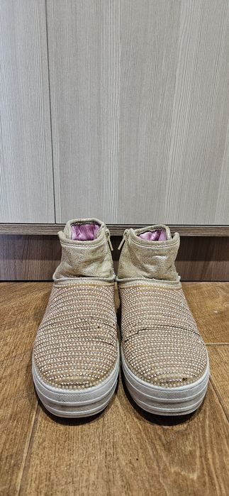 Продам демисезонные ботинки