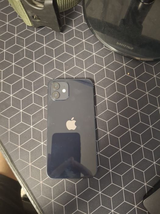 Dau Iphone 12+ps pe telefon