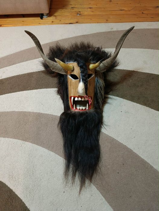 Кукерски маски черепи рога