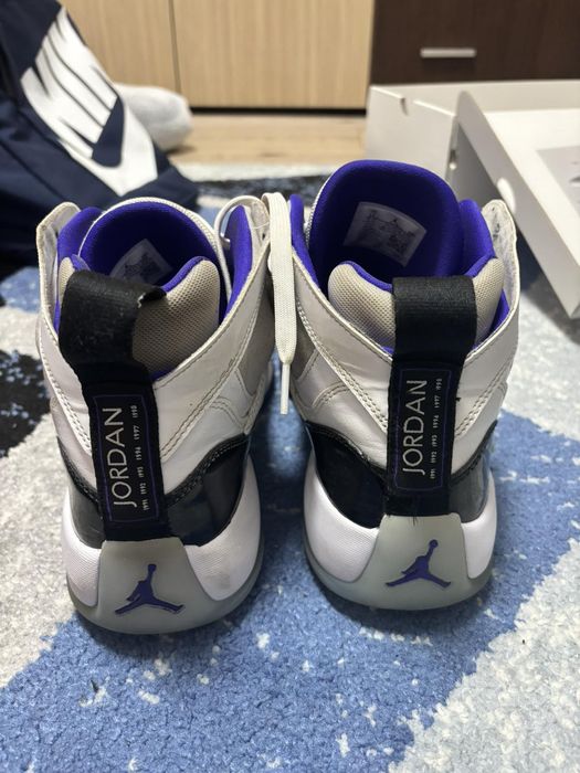 Продавам Nike air jordan jump two trey