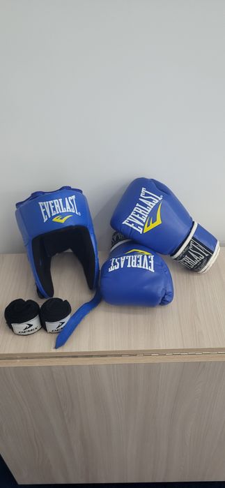 Шлем и перчатка,  подарка бинт