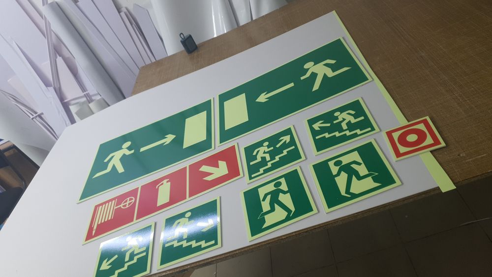 Баннеры • Стенды • Таблички на двери