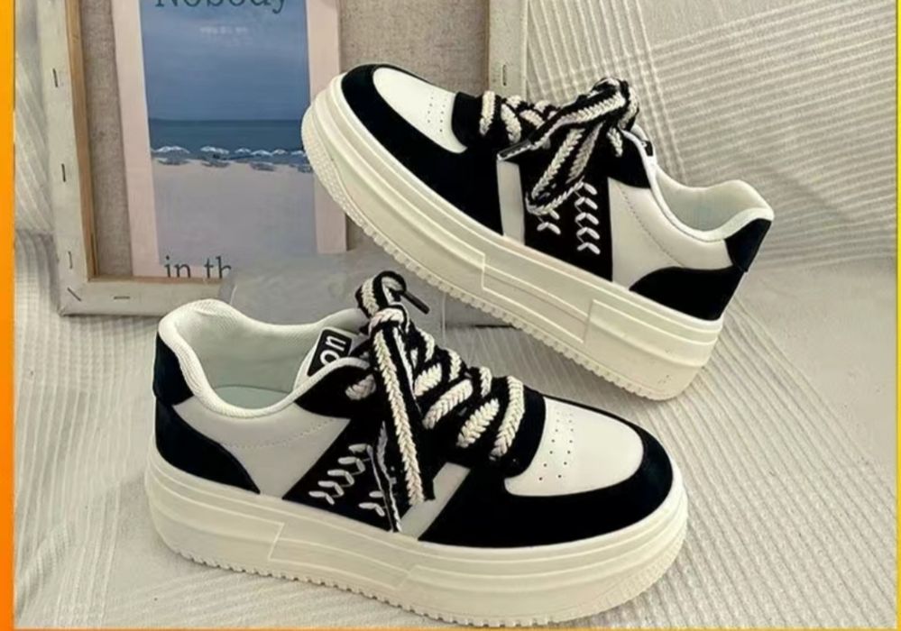 Женские кроссовки.