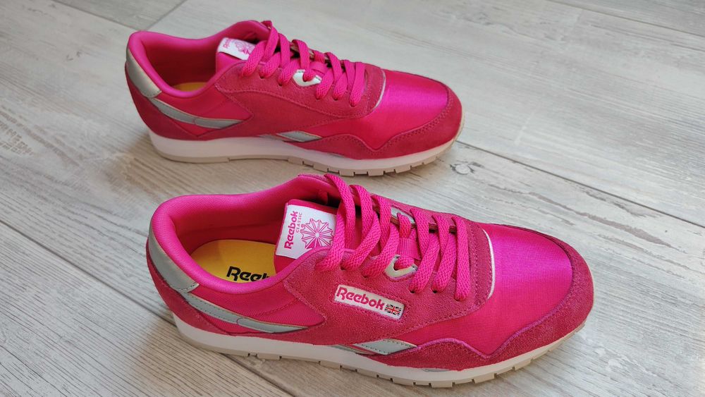 Дамски розови велурени маратонки REEBOK CL NYLON EUR38